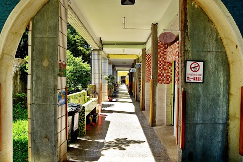 育英國小