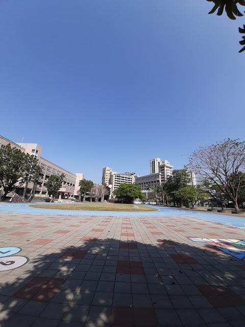 高雄市楠梓區楠梓國民小學