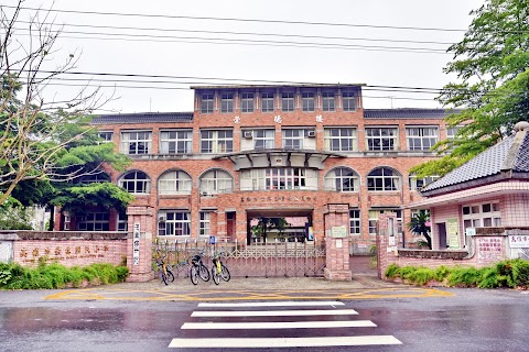 高雄市田寮區崇德國民小學